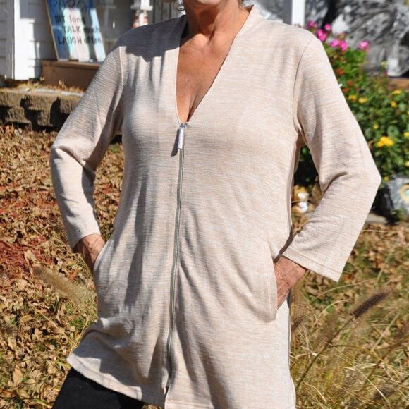 PLEASE SEE OTHER ITEMS IN MY CLOSET - Picture 3 of 6